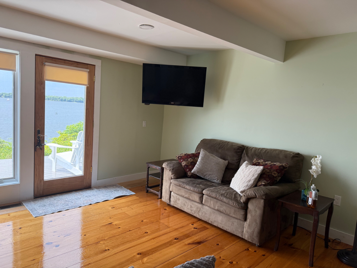 Two Bedroom Lake Champlain Apartment - Photo 11