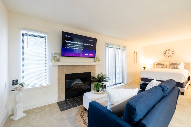 Beautiful modern studio apartment near store come with tennis court basketball court pool laundry on - Photo 2