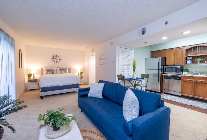 Beautiful modern studio apartment near store come with tennis court basketball court pool laundry on - Photo 4