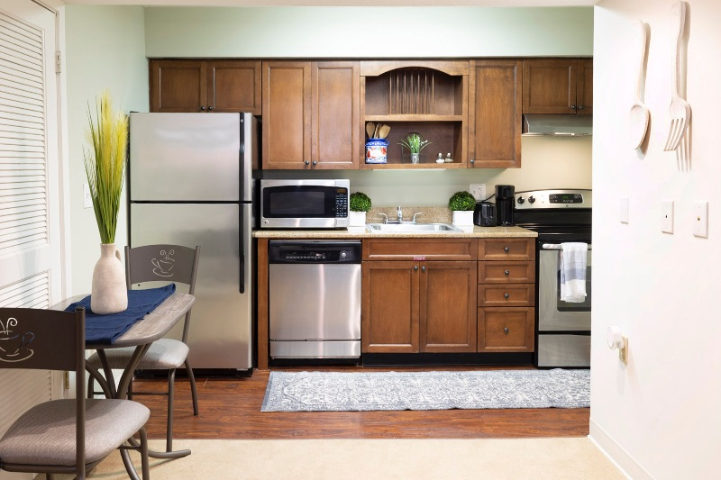 Beautiful modern studio apartment near store come with tennis court basketball court pool laundry on - Photo 7
