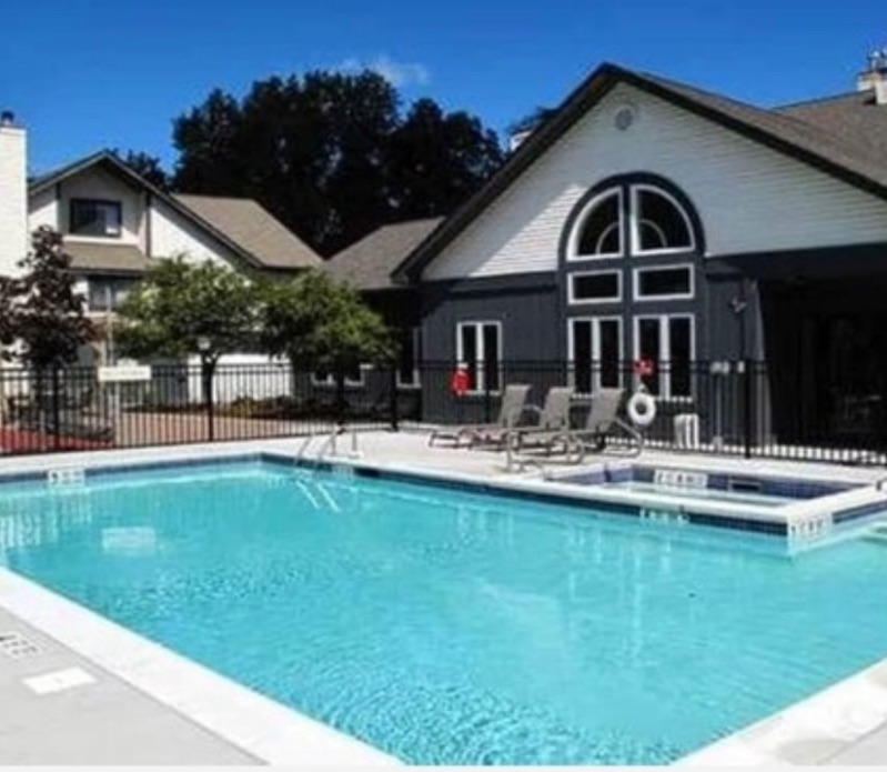 Beautiful modern studio apartment near store come with tennis court basketball court pool laundry on - Photo 9