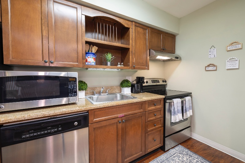 Beautiful modern studio apartment near store come with tennis court basketball court pool laundry on - Photo 10