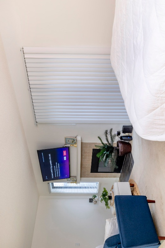 Beautiful modern studio apartment near store come with tennis court basketball court pool laundry on - Photo 12