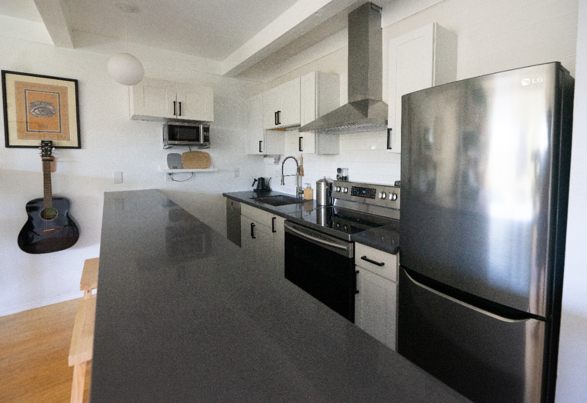 Pet friendly studio with parking and amenities - Photo 4
