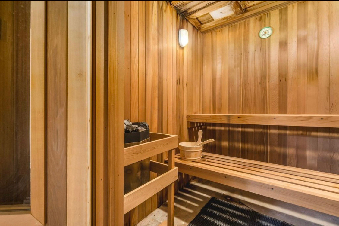 Entire unit Cozy home with sauna and master