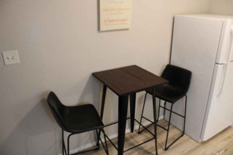 Bueatiful 2 Bed 1 Bath - Photo 5