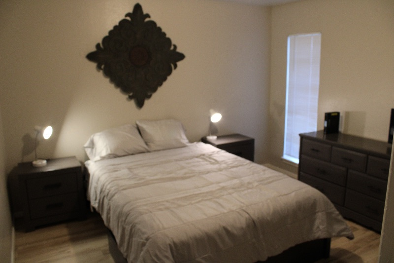 Bueatiful 2 Bed 1 Bath - Photo 7