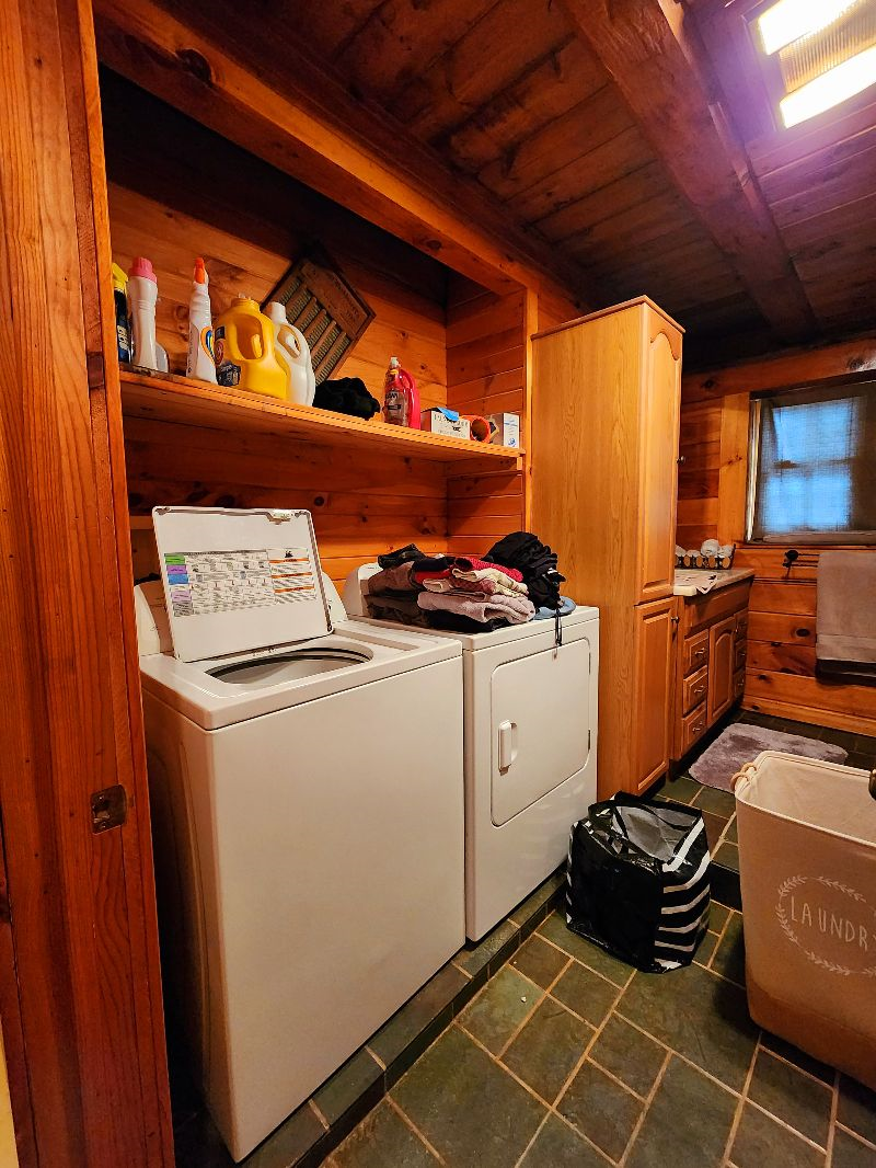 Moose Room - Private Furnished Bedrooms with Shared Cabin Amenities - Photo 2