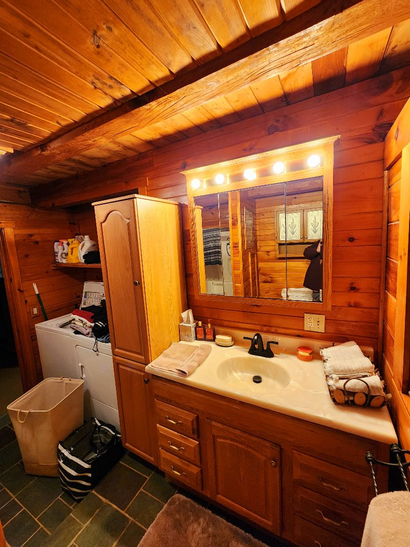 Moose Room - Private Furnished Bedrooms with Shared Cabin Amenities - Photo 6