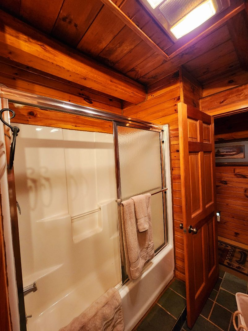 Moose Room - Private Furnished Bedrooms with Shared Cabin Amenities - Photo 10