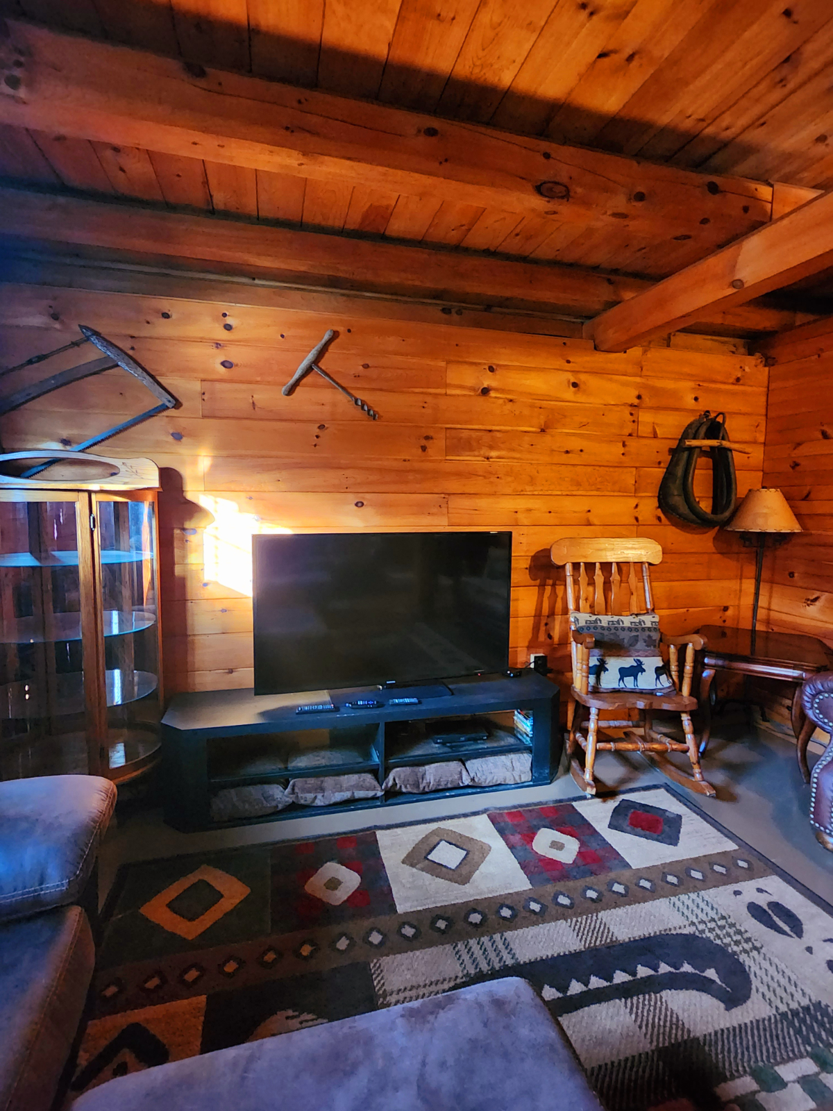Moose Room - Private Furnished Bedrooms with Shared Cabin Amenities - Photo 2