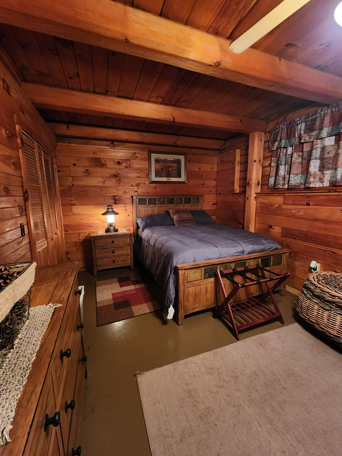 Moose Room - Private Furnished Bedrooms with Shared Cabin Amenities - Photo 4