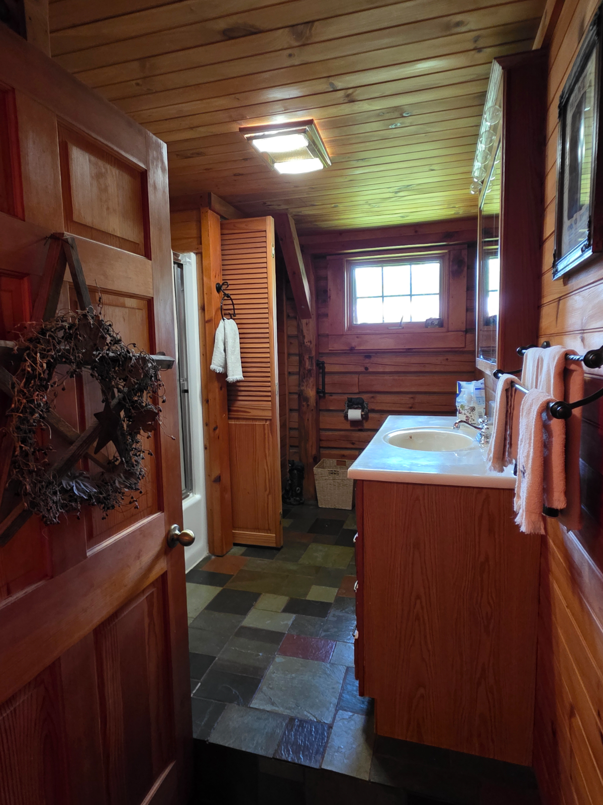 Moose Room - Private Furnished Bedrooms with Shared Cabin Amenities - Photo 8