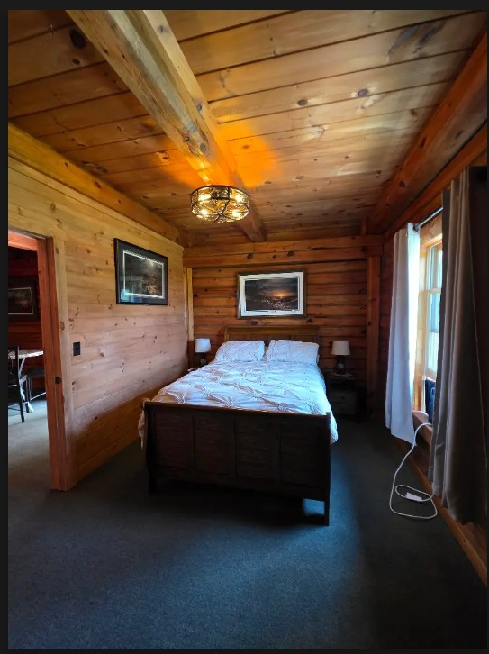 Moose Room - Private Furnished Bedrooms with Shared Cabin Amenities - Photo 4