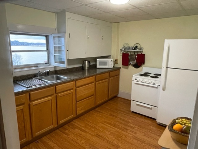 Downtown Walkable One Bedroom - Photo 8