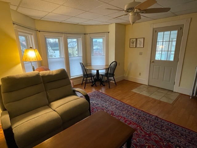 Downtown Walkable One Bedroom - Photo 5