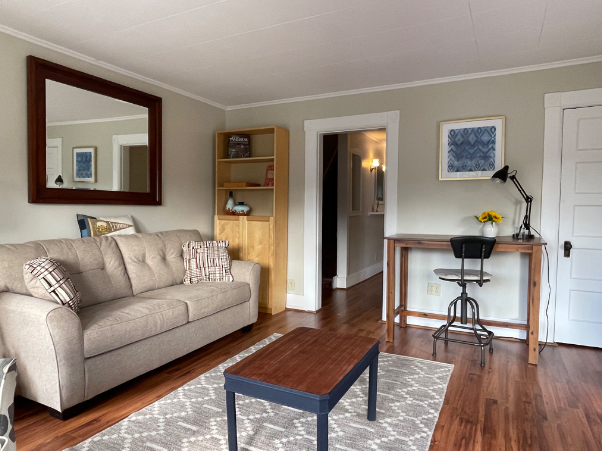 Downtown Walkable One Bedroom - Photo 2