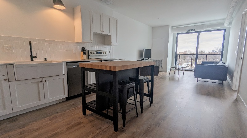 The Quentin 1BR & Den