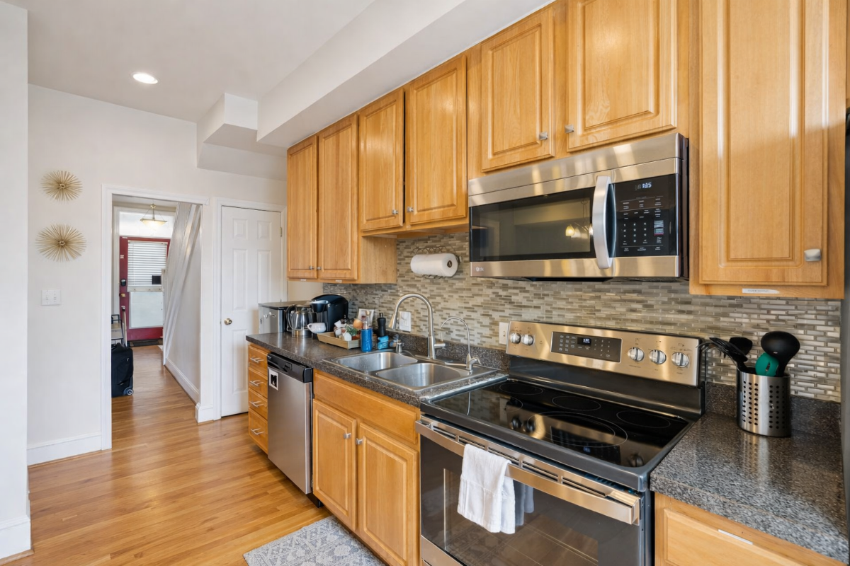 1BR Queen Suite, PARKING pad FiberOptics Internet - Photo 10
