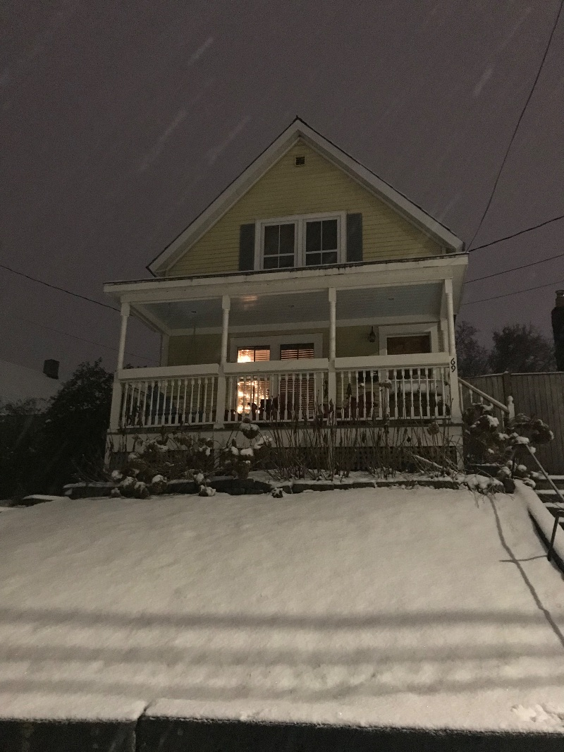 Adorable, cozy historic home 1/2 mile from UVMMC - Photo 2