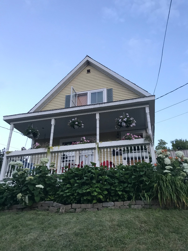 Adorable, cozy historic home 1/2 mile from UVMMC - Photo 3