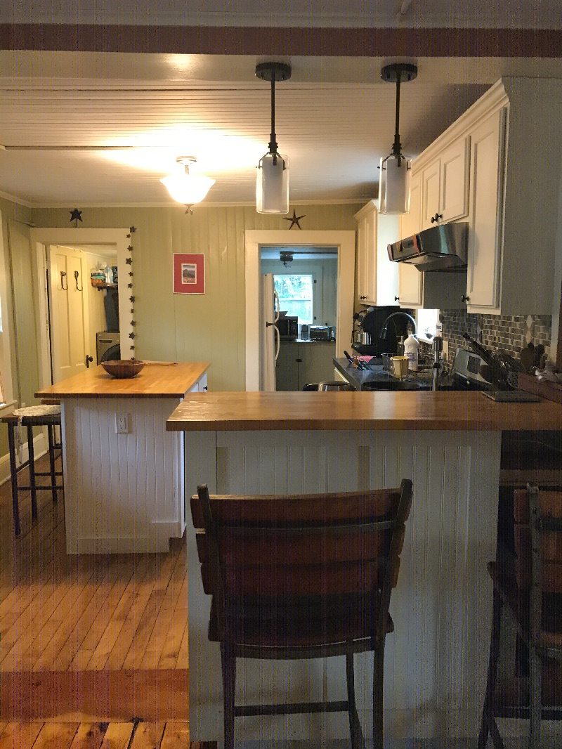 Adorable, cozy historic home 1/2 mile from UVMMC - Photo 5