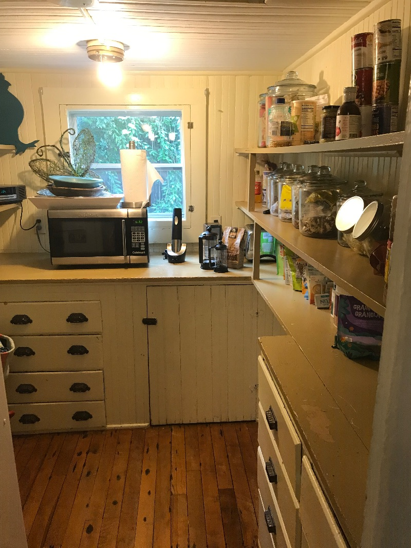 Adorable, cozy historic home 1/2 mile from UVMMC - Photo 11