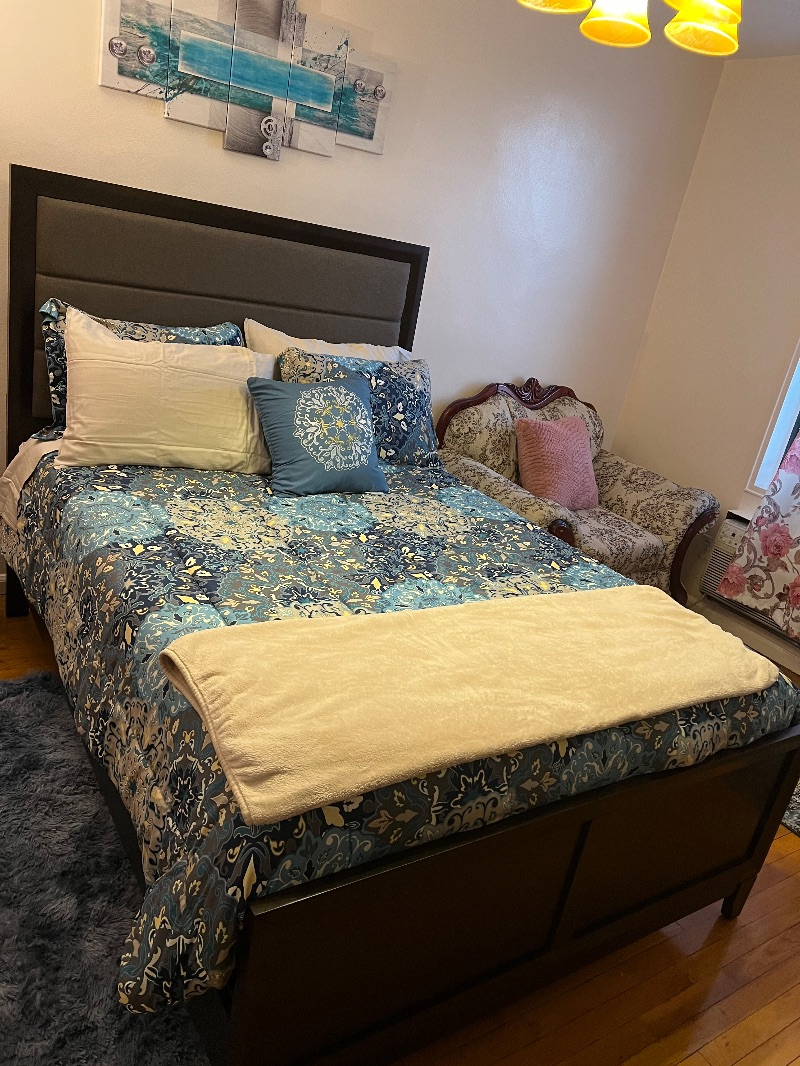 Very large beautiful furnished 1 bedroom with half a bathroom - Photo 1