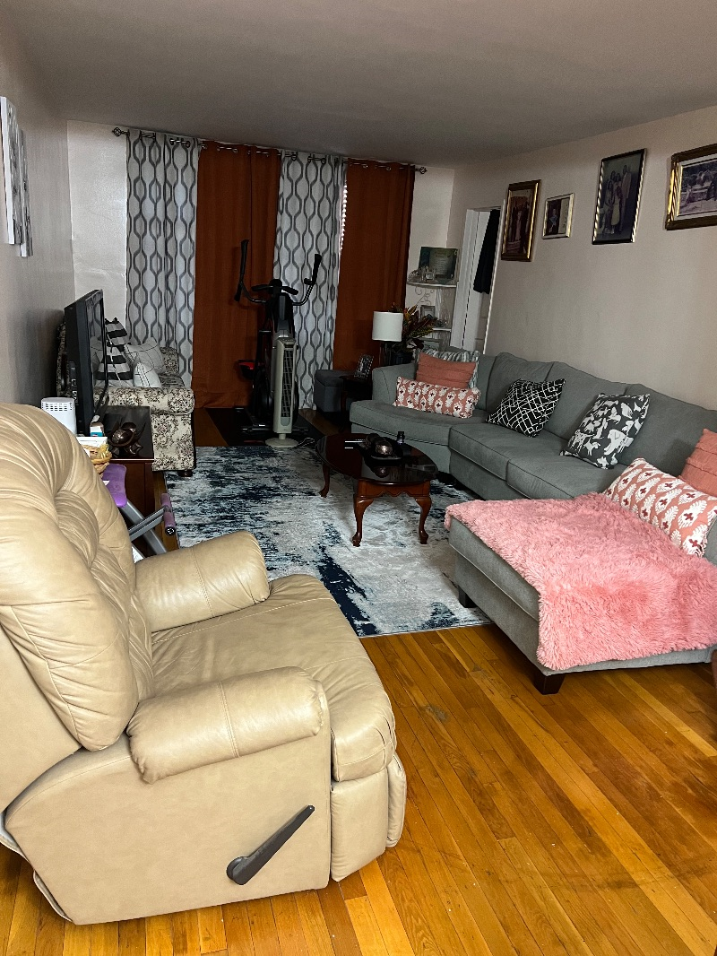 Very large beautiful furnished  1 bedroom with half a bathroom - Photo 8