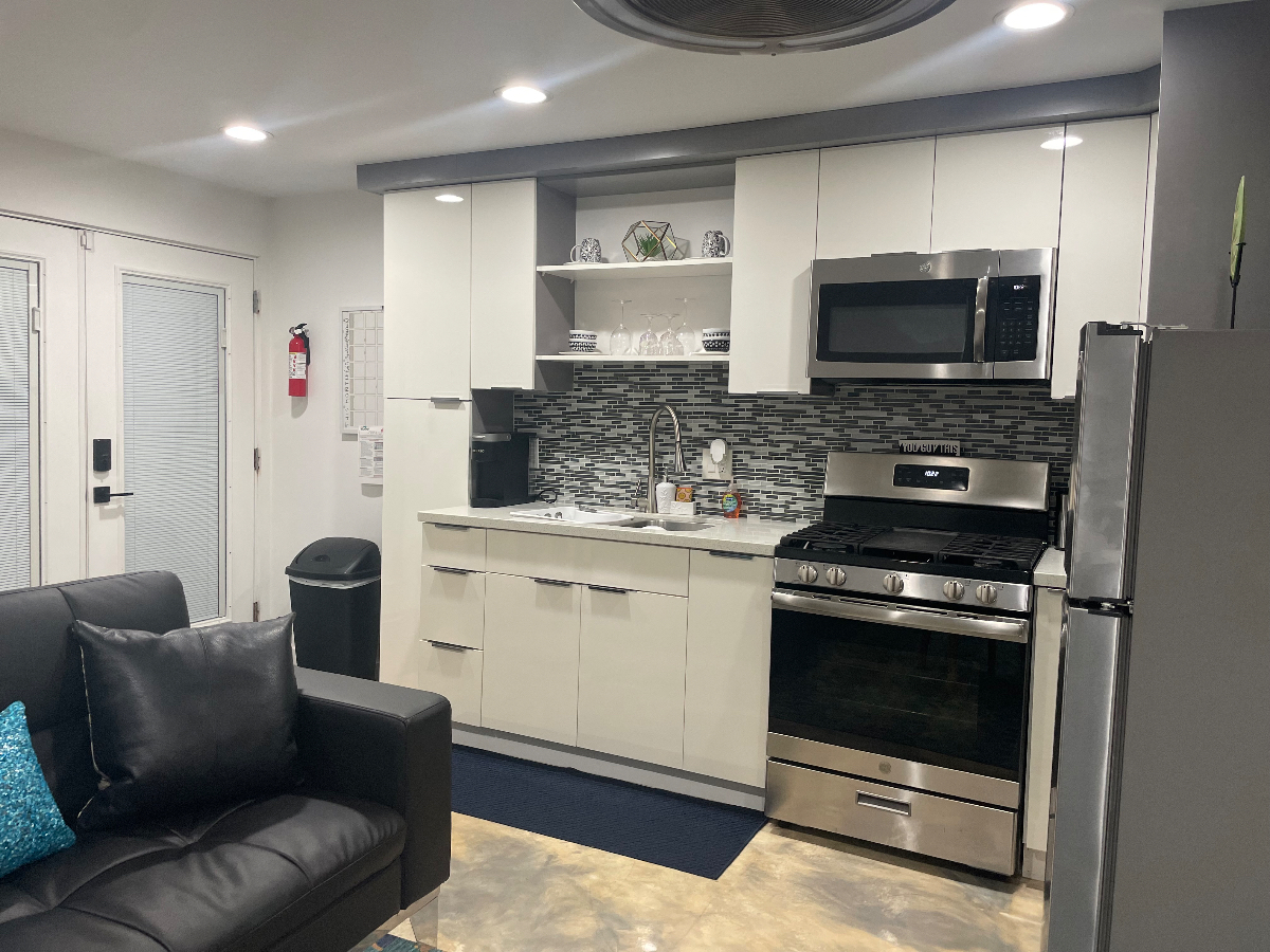Quiet and Comfy LA Studio Unit Centrally Located - Photo 6