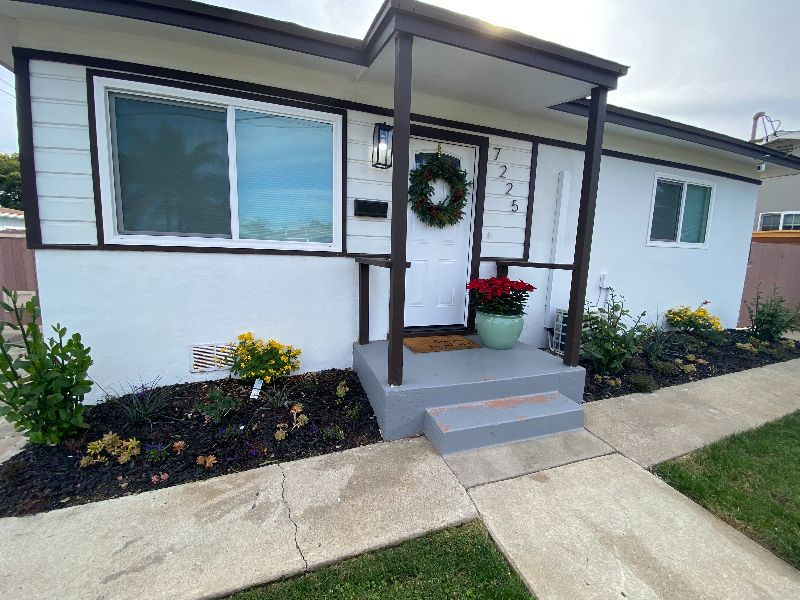 Centrally located, newly renovated. Unit 1 - Photo 2
