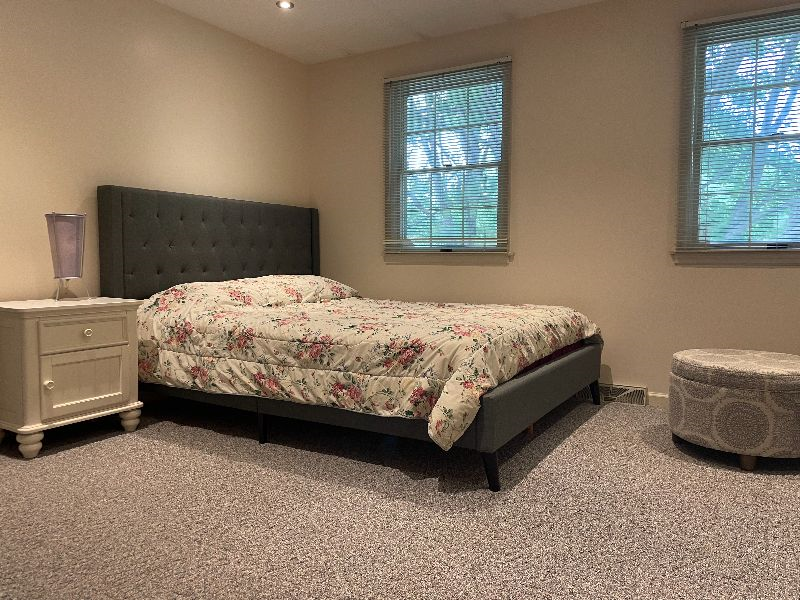Gorgeous Spacious 4 bedroom House convenient location - Photo 12