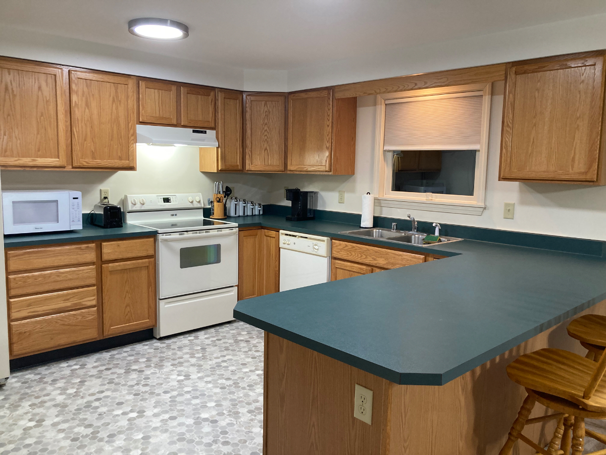 Spacious 1 bedroom - Photo 1