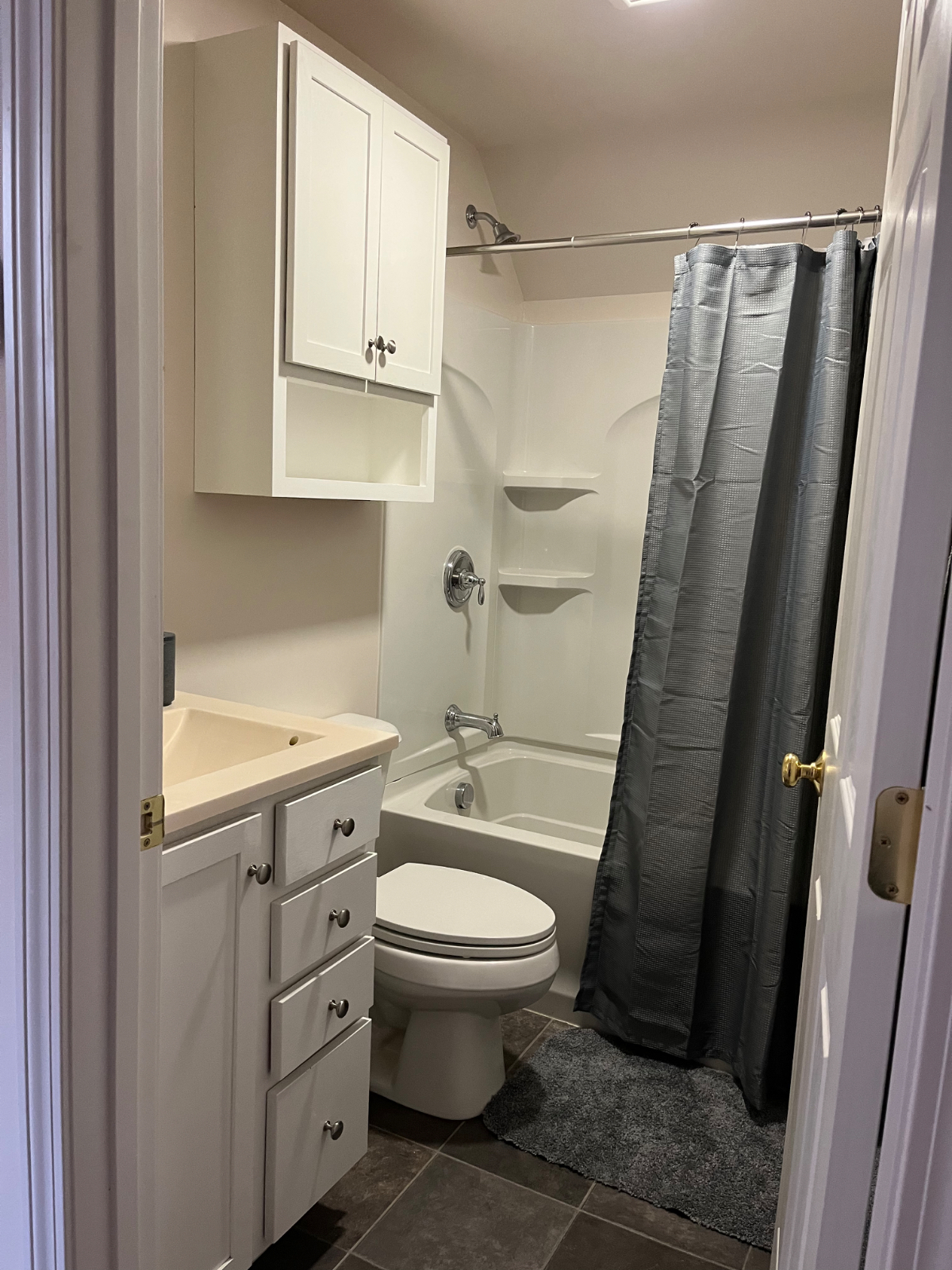 Spacious 1 bedroom - Photo 11