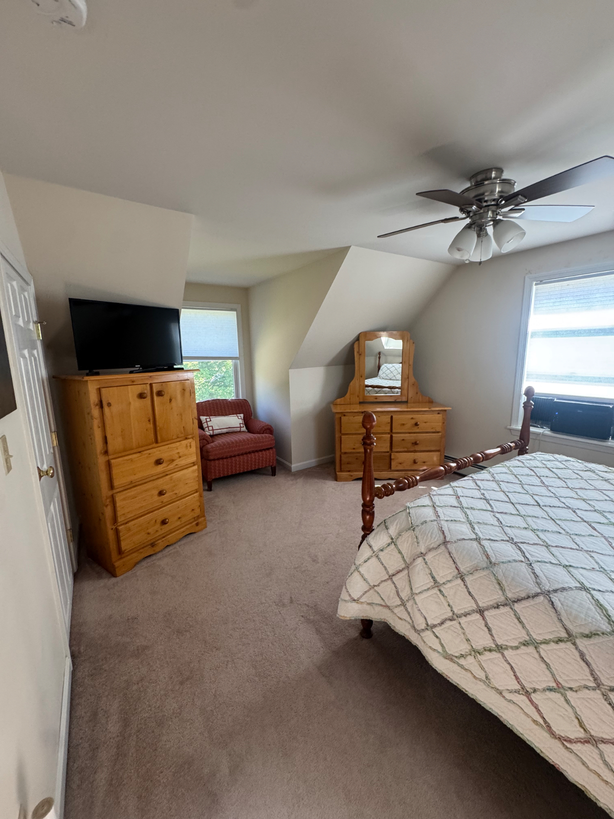 Spacious 1 bedroom - Photo 7