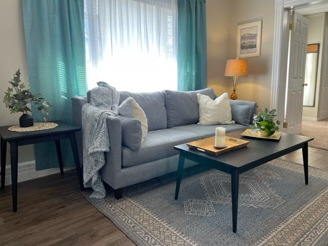 Cozy quaint 2 bedroom Close to hospital  Downtown - Photo 6
