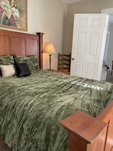 Cozy quaint 2 bedroom Close to hospital  Downtown - Photo 12