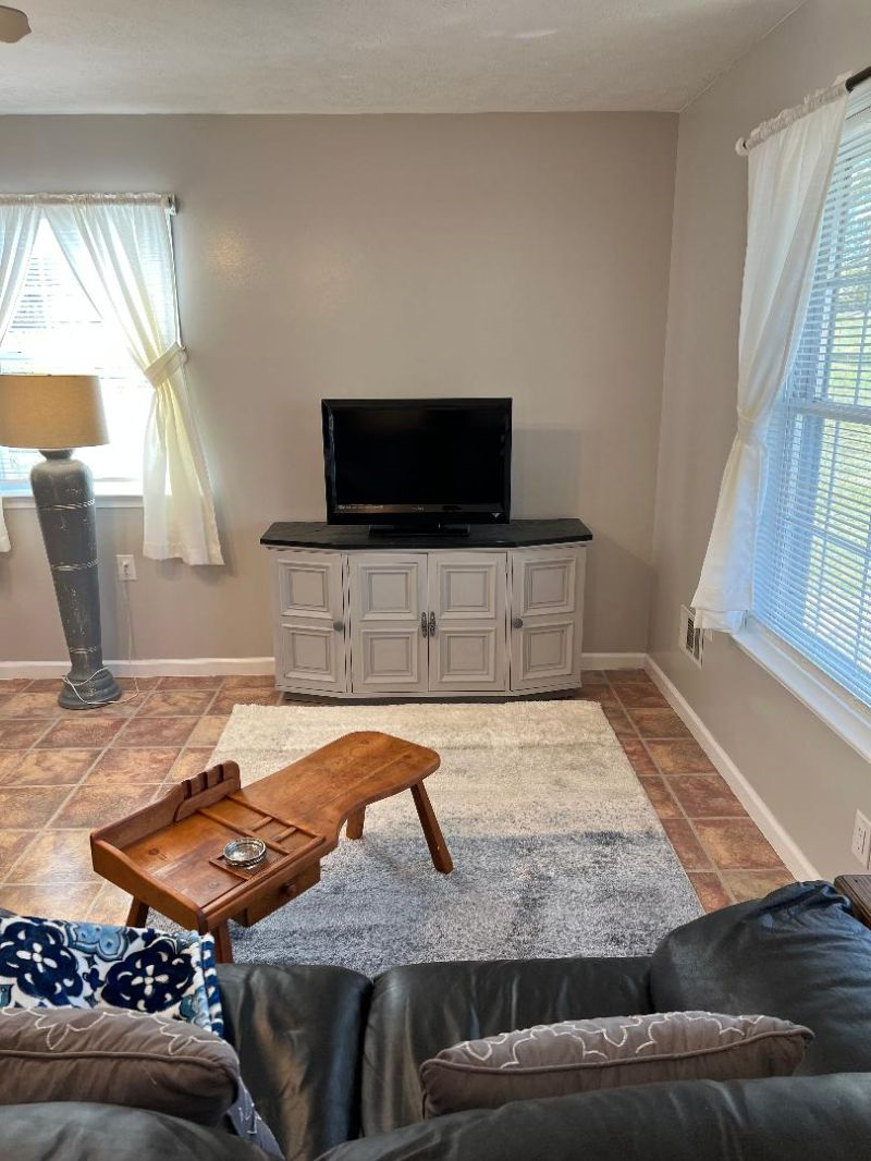 Beautiful, quiet home overlooking pond and open pastures - Photo 1