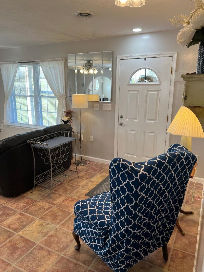 Beautiful, quiet home overlooking pond and open pastures - Photo 8