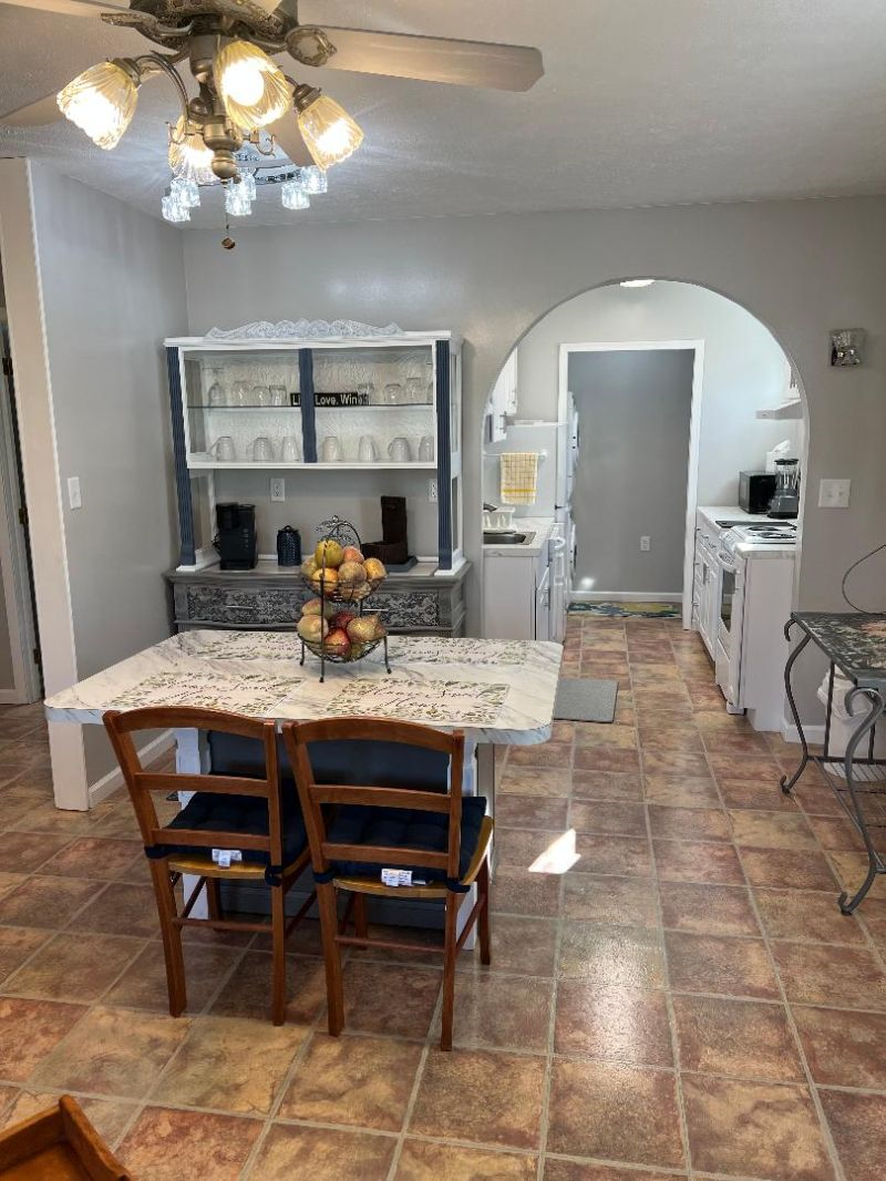 Beautiful, quiet home overlooking pond and open pastures - Photo 11
