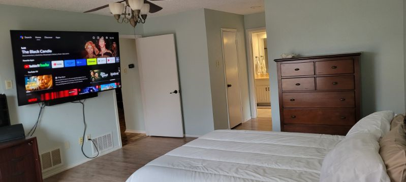 Plano Room with Shared shower or private Bathroom, Kitchen, Living Room, close to hospital, attracti - Photo 10