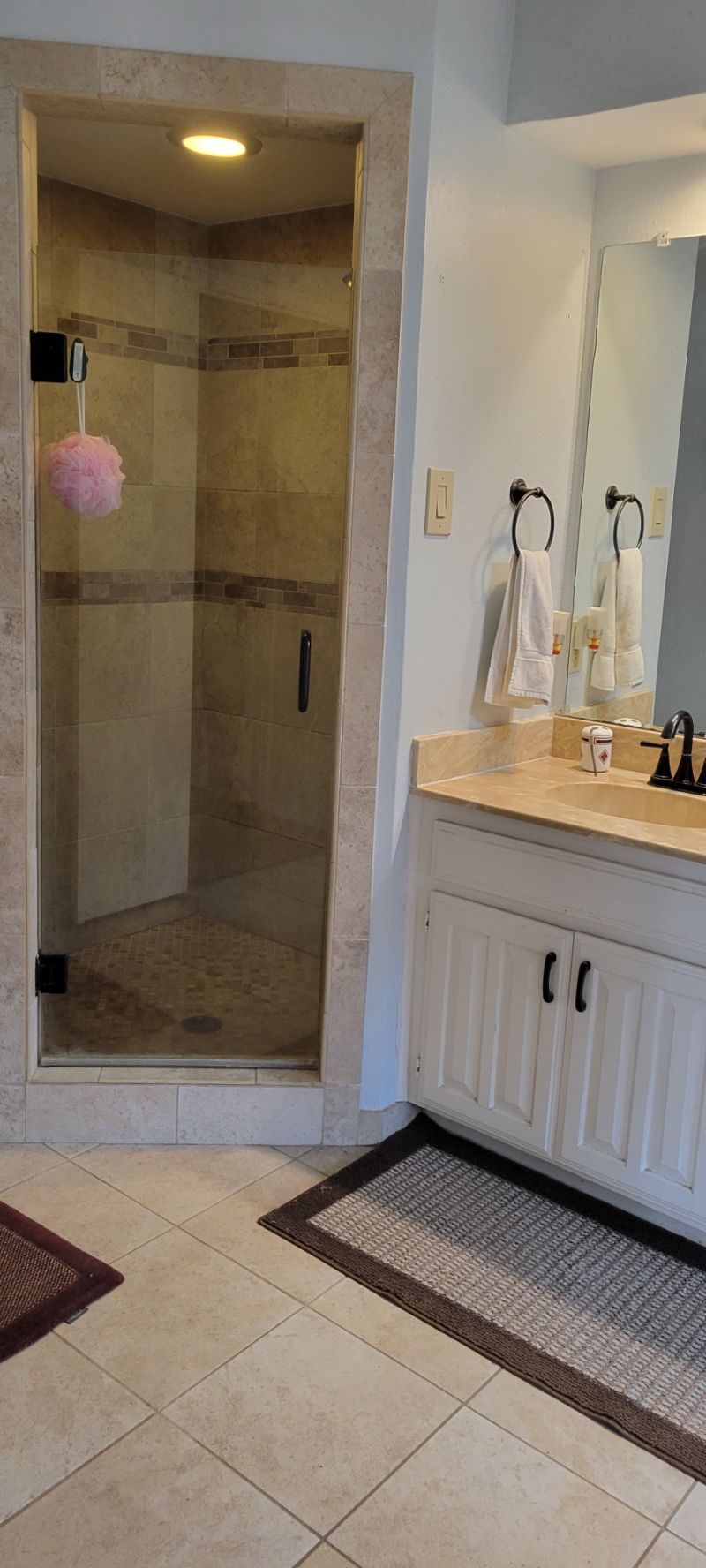 Plano Room with Shared shower or private Bathroom, Kitchen, Living Room, close to hospital, attracti - Photo 8