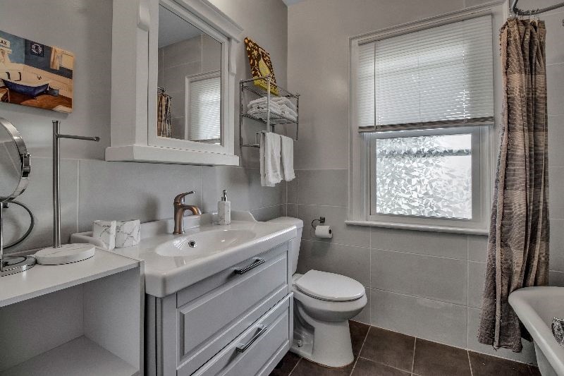 Furnished 3BR Near Medical Campus, Walk to Roswell Park & Buffalo General - Photo 8