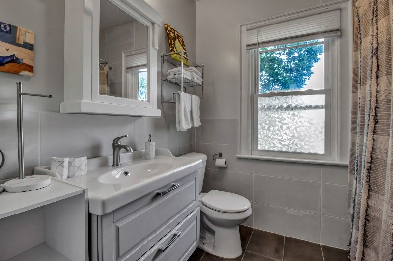 Furnished 3BR Near Medical Campus, Walk to Roswell Park & Buffalo General - Photo 9