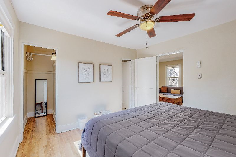 Nob Hill/UNM Unique Remodeled House w/ King Beds, In-Unit Washer and Dryers, Private Fenced in Yard - Photo 12