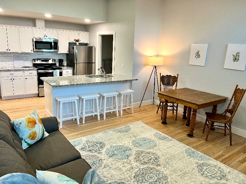 DeLong Village, Apt 106