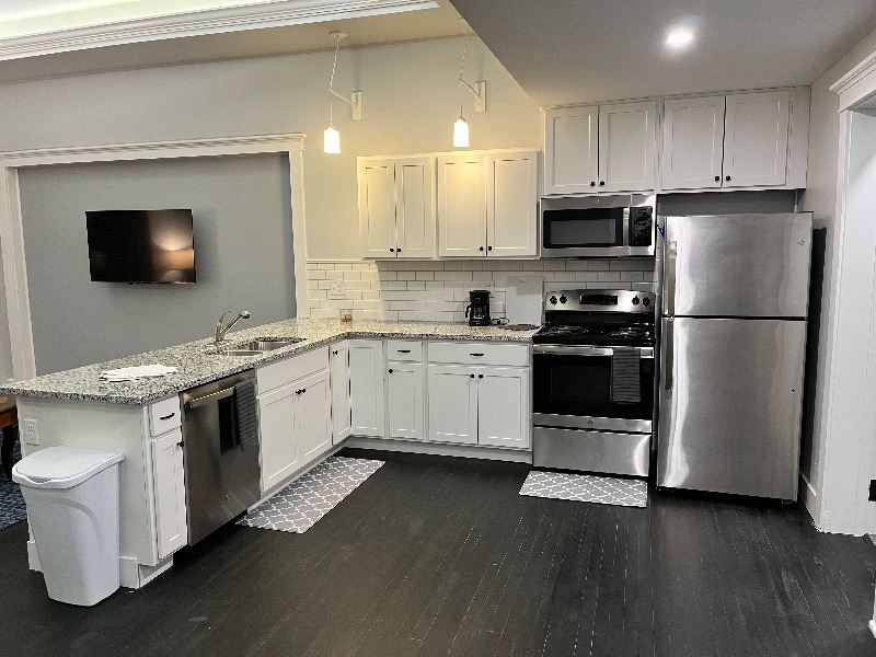 DeLong Village, Apt 105