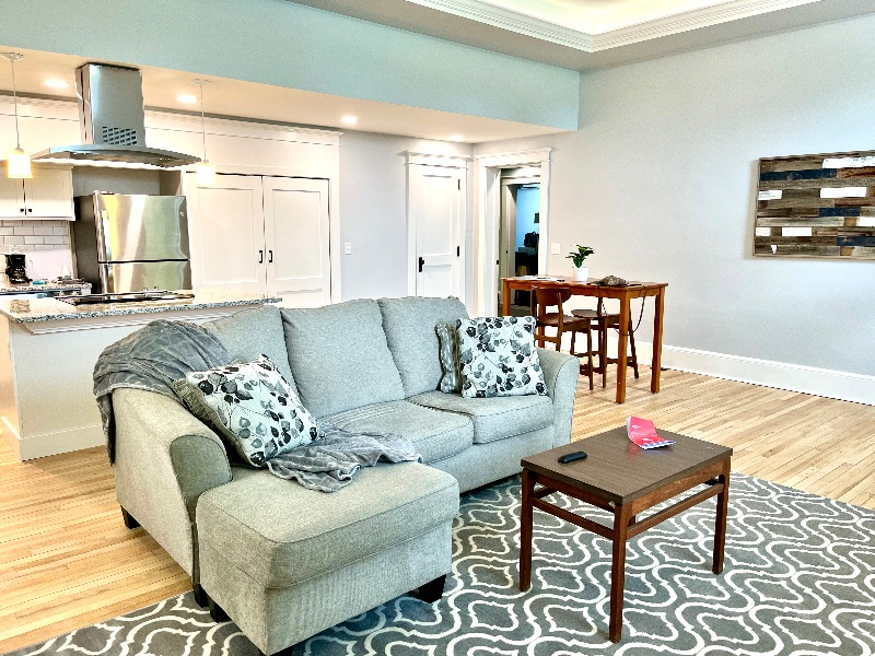 DeLong Village, Apt 101