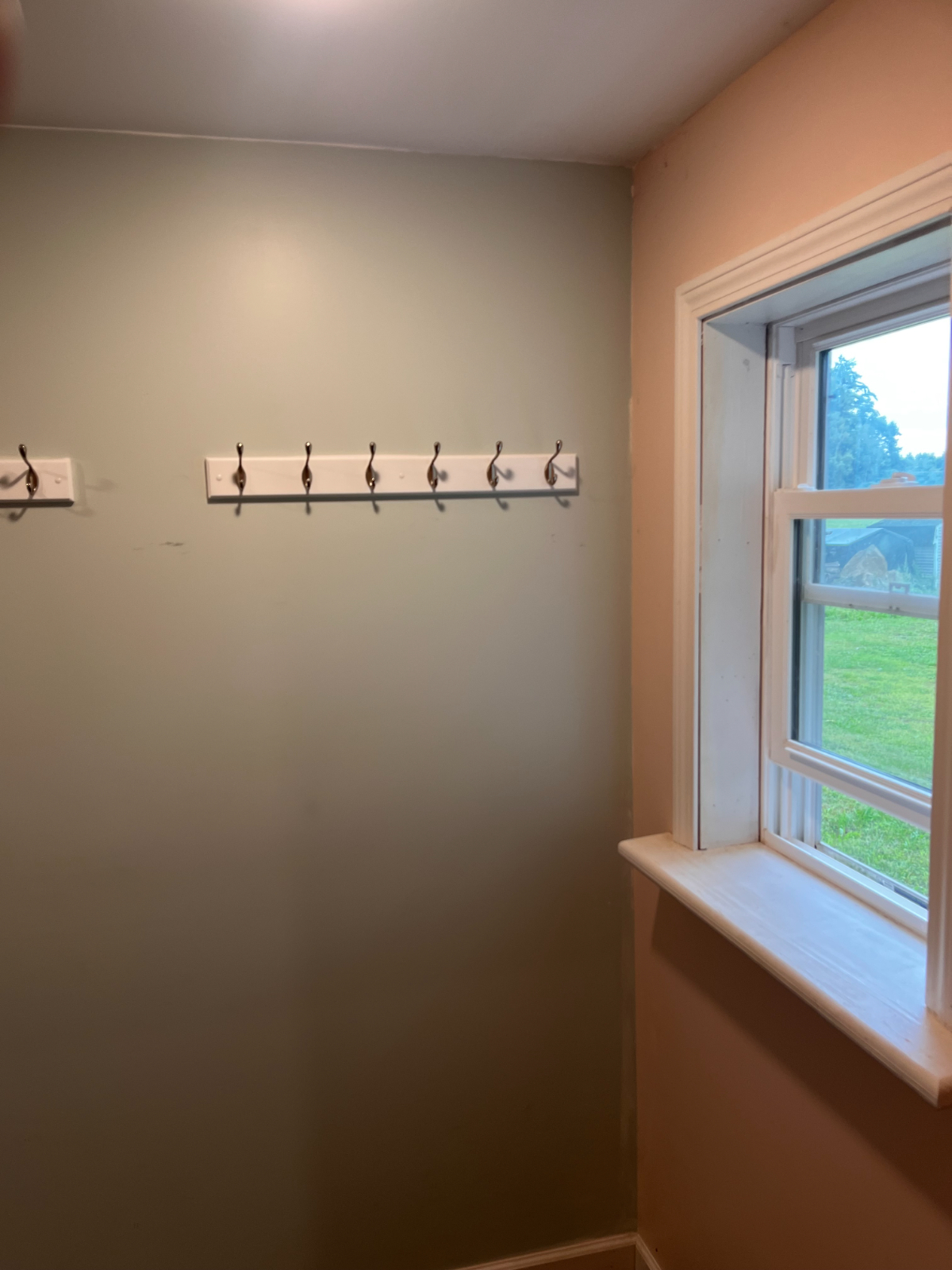 Private Studio, kitchenette and bath in unit - shared kitchen complement - Photo 9
