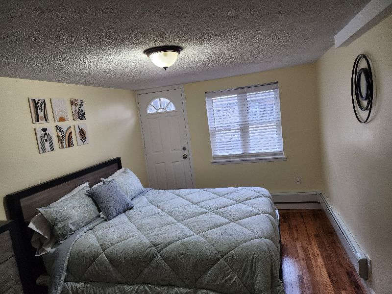 Newly renovated one bedroom apartment, perfect for traveling professionals.  Apartment is located wi - Photo 9